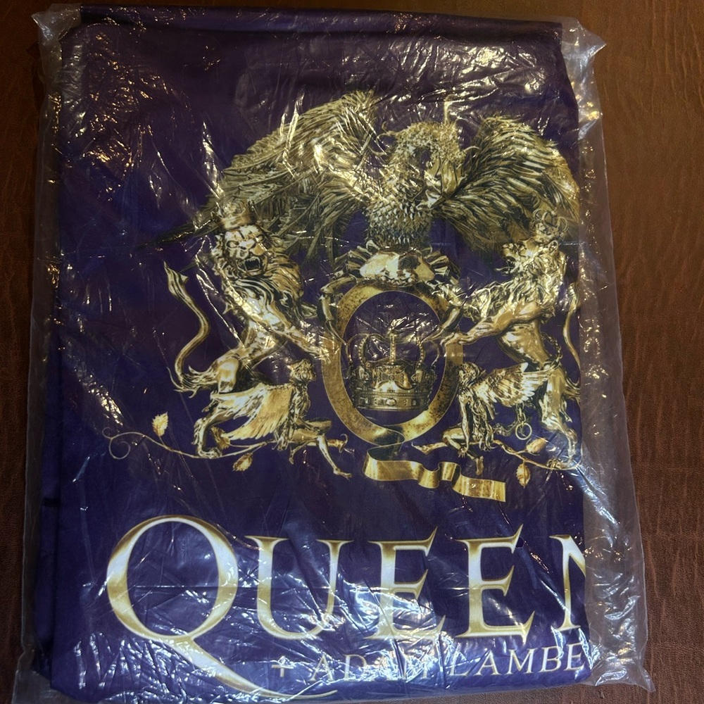 Queen + Adam Lambert VIP Purple Robe - Picture 7 of 13